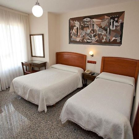 Hostal San Miguel Ponferrada Bagian luar foto