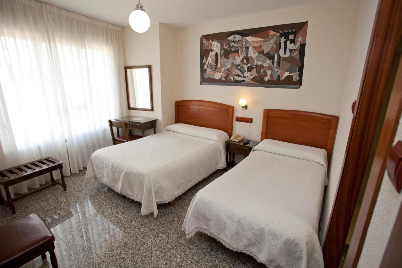 Hostal San Miguel Ponferrada Bagian luar foto