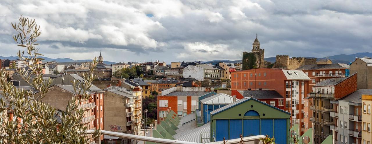 Hostal San Miguel Ponferrada Bagian luar foto